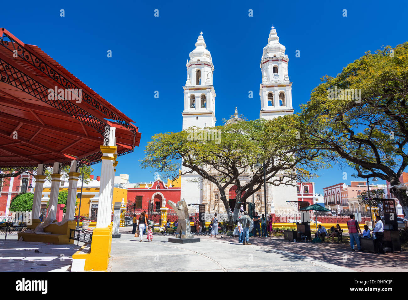CAMPECHE, MEXIQUE - le 23 février : Vue de la plaza et la cathédrale dans le centre de Campeche, Mexique le 23 février 2017 Banque D'Images