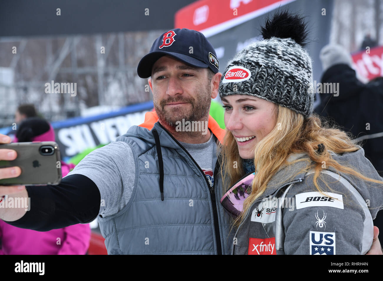 KILLINGTON, USA - Le 25 novembre : Mikaela Shiffrin selfies tir avec un ami au cours de l'AUDI FIS Coupe du Monde de Ski le slalom géant féminin. Banque D'Images