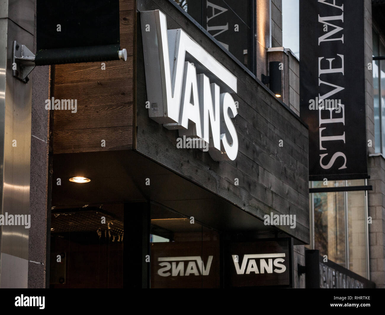 vans entrepot quebec