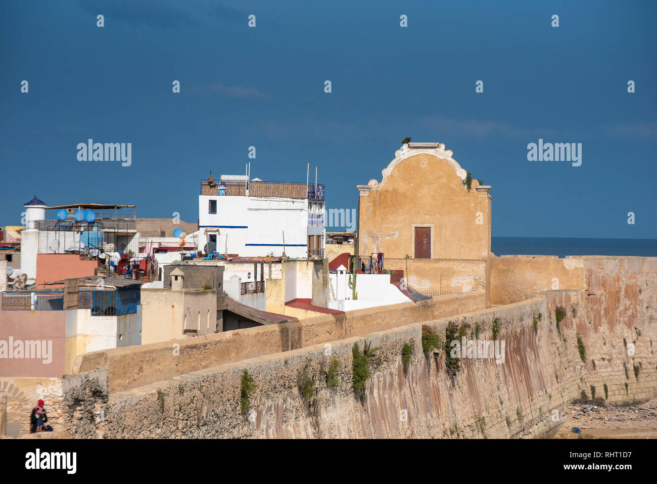 La haute Synagogue de Mazagan à El Jadida, Maroc. Le mur de la ville autour de lui. C'est une ville portuaire fortifiée portugaise enregistrée comme UNESCO Banque D'Images