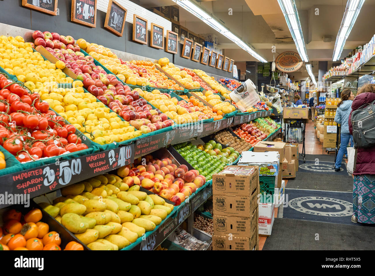 NEW YORK - CIRCA MARS 2016 : l'intérieur du côté ouest du marché. Côté ouest Market est un supermarché à Broadway, New York Banque D'Images