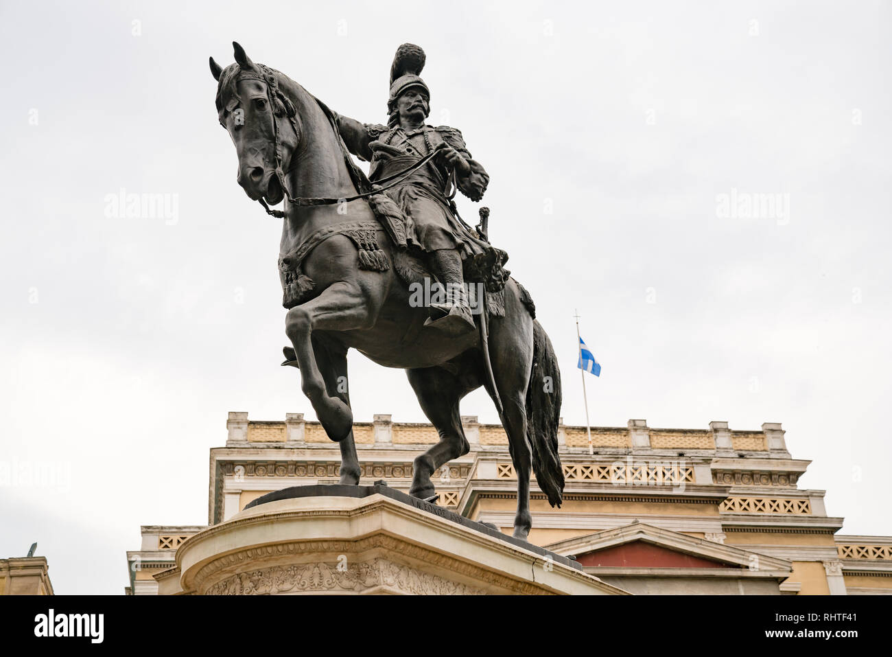 1840 statue de devant l'ancien bâtiment du Parlement européen à Athènes Banque D'Images