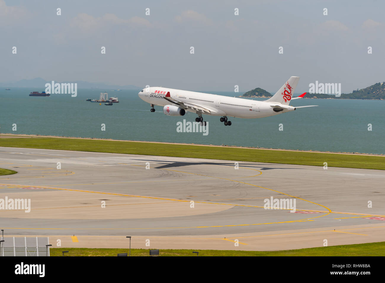 Hong Kong June 04 2015 Dragonair Atterrissage Des Aeronefs A L Aeroport De Hong Kong Dragonair Est Base A Hong Kong Une Compagnie Aerienne Regionale Internationale Photo Stock Alamy
