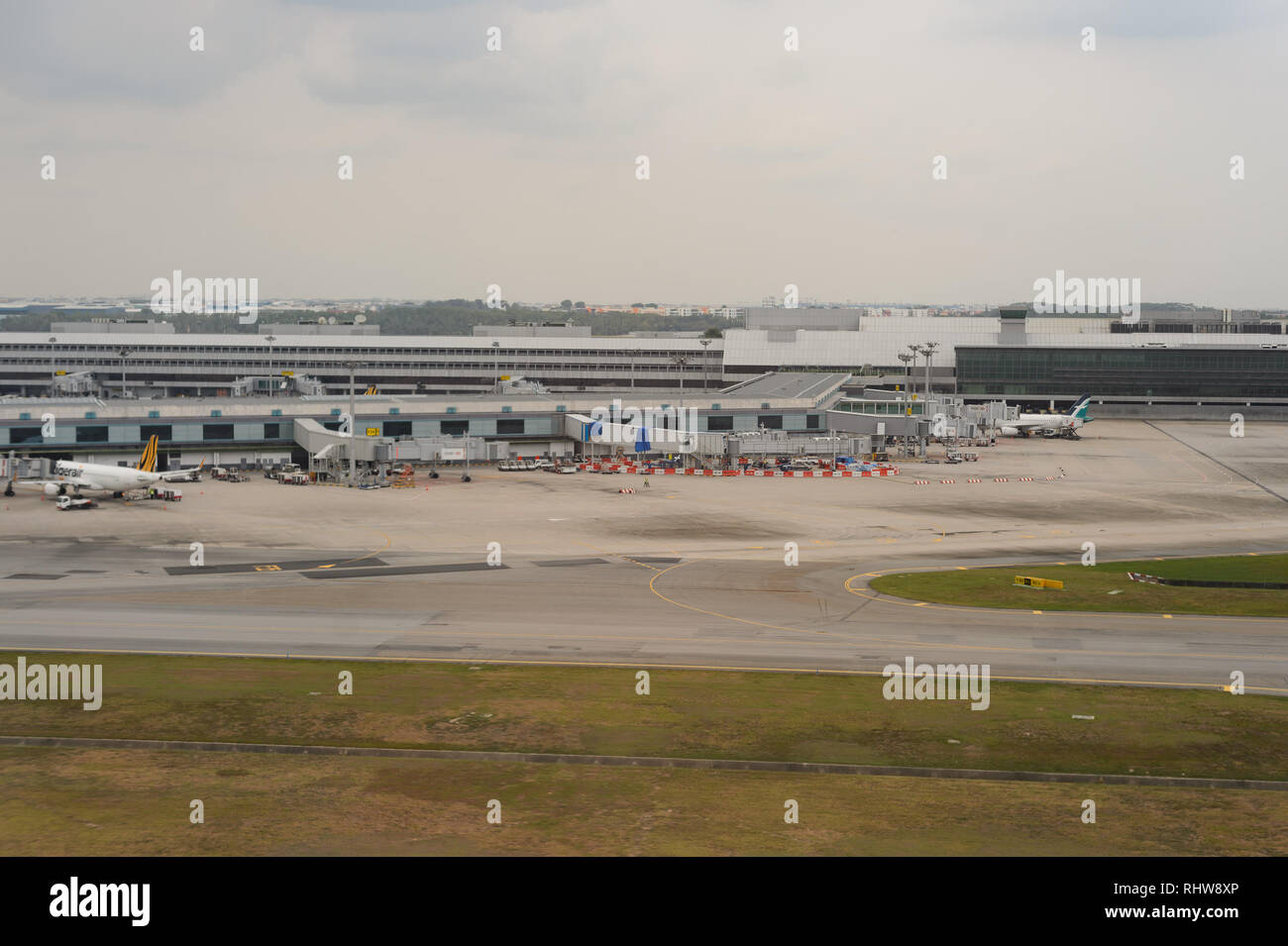 Singapour - 04 NOVEMBRE 2015 : vue sur l'aéroport à l'aéronef. L'aéroport Changi de Singapour est le principal aéroport civil de Singapour, et l'un des t Banque D'Images