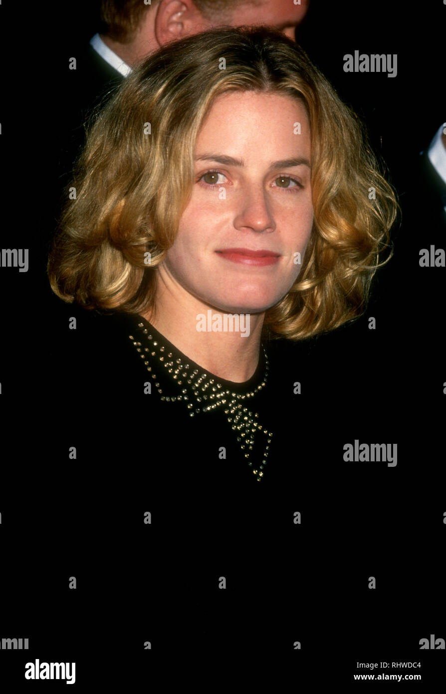 CENTURY CITY, CA - 9 décembre : L'actrice Elisabeth Shue assiste à la soirée d'ouverture de 'Sunset Boulevard' le 9 décembre 1993 à la Shubert Theatre à Century City, Californie. Photo de Barry King/Alamy Stock Photo Banque D'Images CENTURY CITY, CA - 9 décembre : L'actrice Elisabeth Shue assiste à la soirée d'ouverture de 'Sunset Boulevard' le 9 décembre 1993 à la Shubert Theatre à Century City, Californie. Photo de Barry King/Alamy Stock Photo Banque D'Images