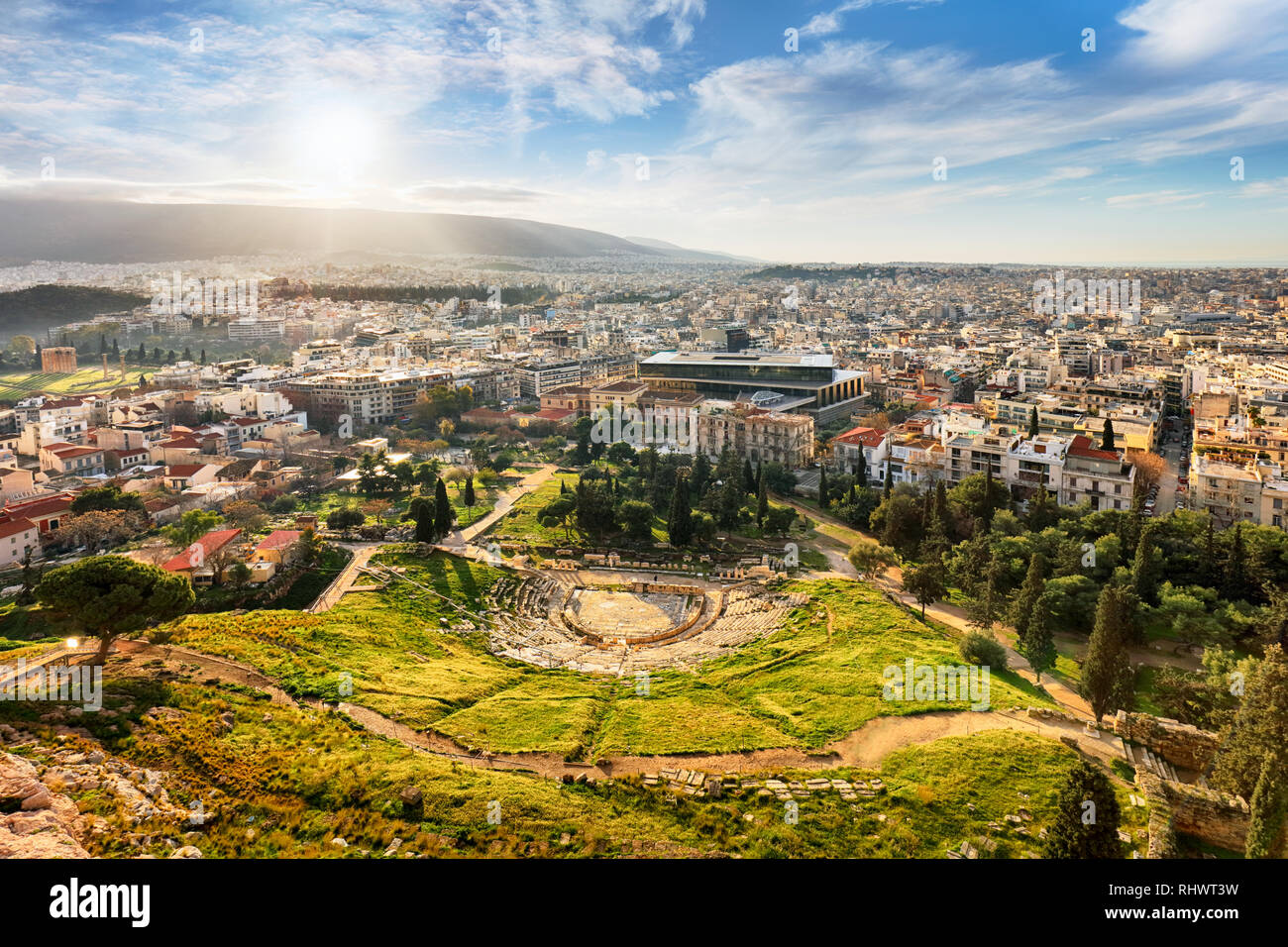 Théâtre de Dionysos avec sun - vue depuis la colline de l'acropole d'Athènes, Grèce Banque D'Images