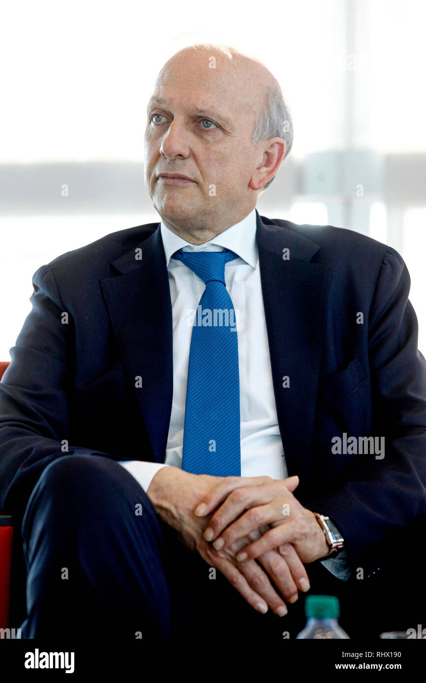 Foto LaPresse - Mourad Touati Balti 04/02/2019 Milan (Ita) - Palazzo Lombardia Cronaca Incontro votre avis Safer Internet day promosso da Telefono Azzurro Nella foto : Marco Bussetti, Ministro dell'Istruzione Banque D'Images