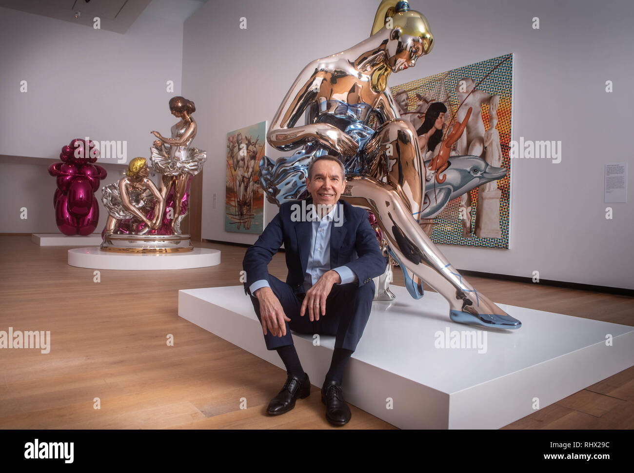 Ashmolean Museum, Oxford, UK. Feb 2019 4ème. Artiste Jeff Koons à l'Ashmolean Museum, Oxford, avant l'ouverture de la grande exposition, Jeff Koons à l'Ashmolean .en photo avec assis ballerine. Crédit : Richard Cave/Alamy Live News Banque D'Images