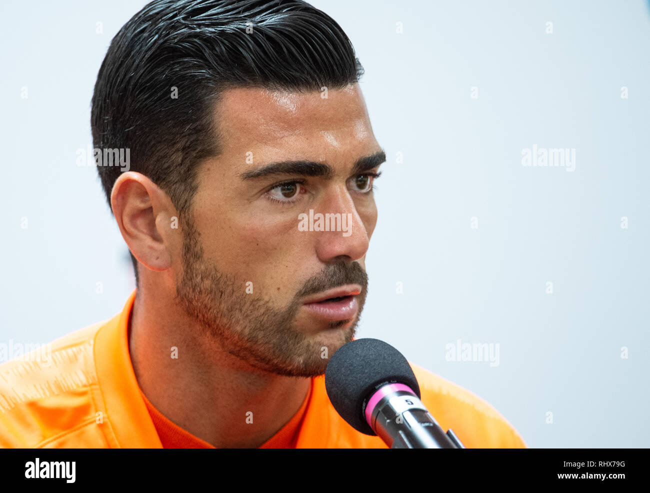 Hong Kong, Chine. Le 04 février, 2019. HONG KONG, Hong Kong SAR, Chine : FEB 4th 2019. Footballeur italien Graziano Pelle de Shandong Luneng Taishan F.C.répond à la presse chinoise et HK. Auckland City Football club train à Hong Kong avant leur match avec le Chinois Shandong Luneng Taishan Club FC dans le financier no.18, le Nouvel An chinois 2019 coupe. Alamy stock Photo/ Crédit : Jayne Russell/Alamy Live News Banque D'Images
