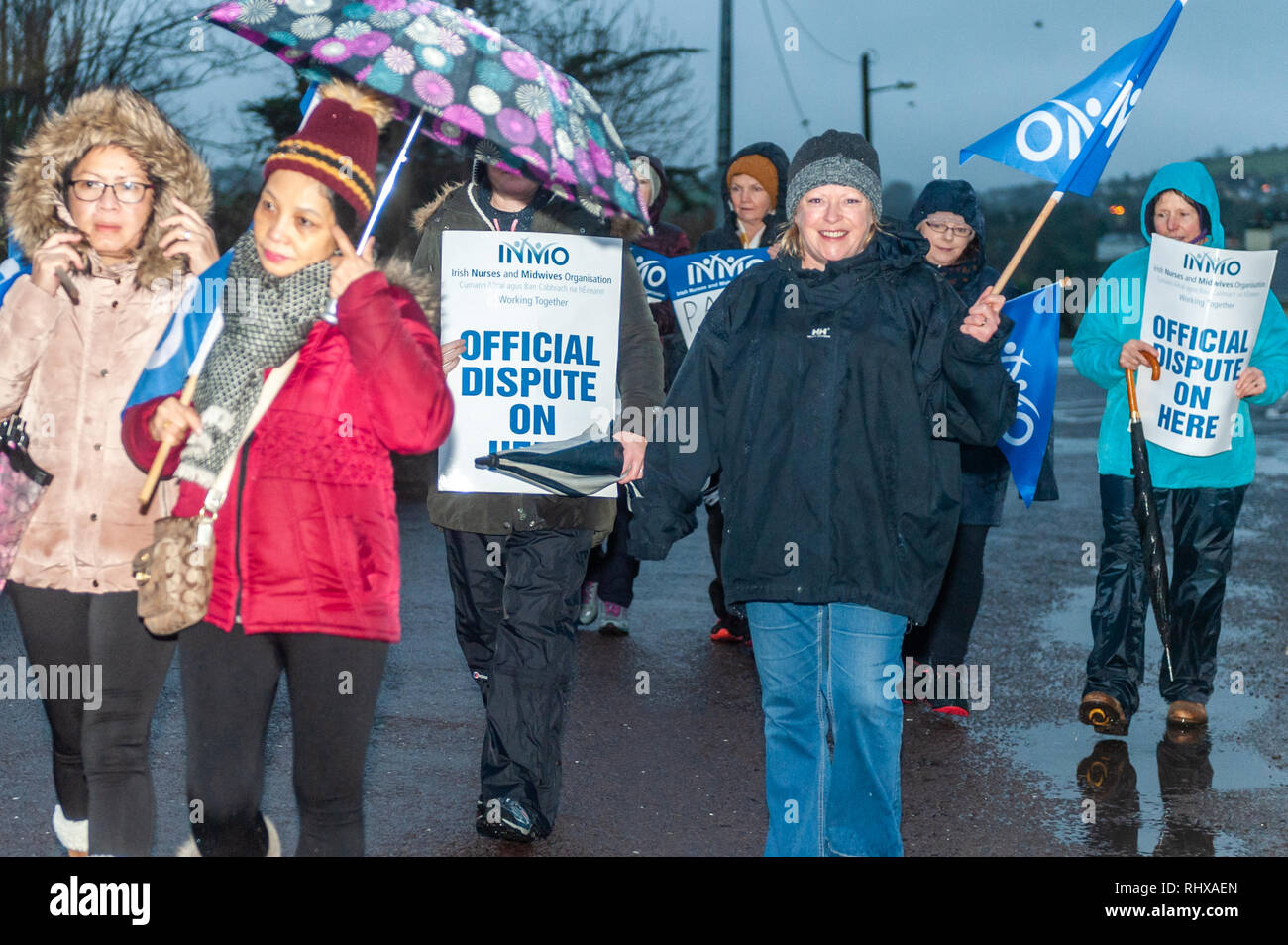 Bantry, West Cork, Irlande. 5 février 2019. Les infirmières en grève de l'hôpital général de Bantry picket l'entrée de l'hôpital pour une deuxième journée dans ce qui est une escalade de l'action industrielle après que le gouvernement a refusé de s'engager avec l'INMO sur la question de la rémunération. Crédit : AG News/Alay Live News. Banque D'Images