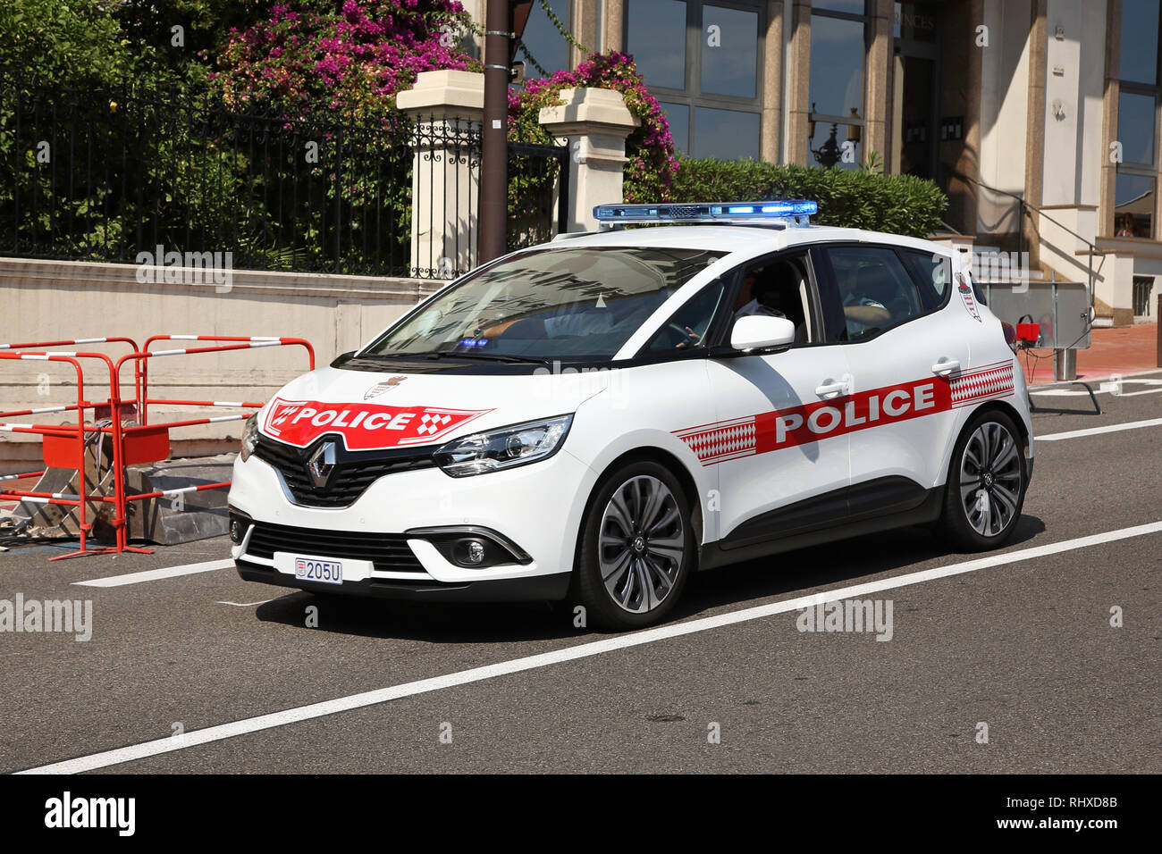 Voiture de police dans les rues de Monaco, principauté de la Côte d'Azur Banque D'Images