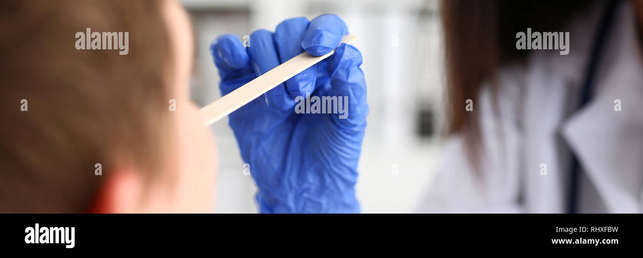 Belle black female médecin parler avec Banque D'Images