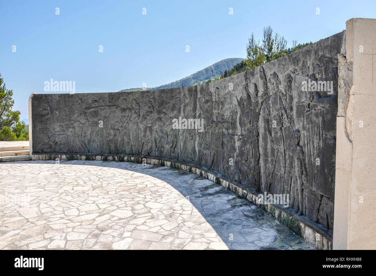 Monument aux morts dédié aux partisans yougoslaves et des civils tués dans les camps de concentration oustachi et italien. Banque D'Images