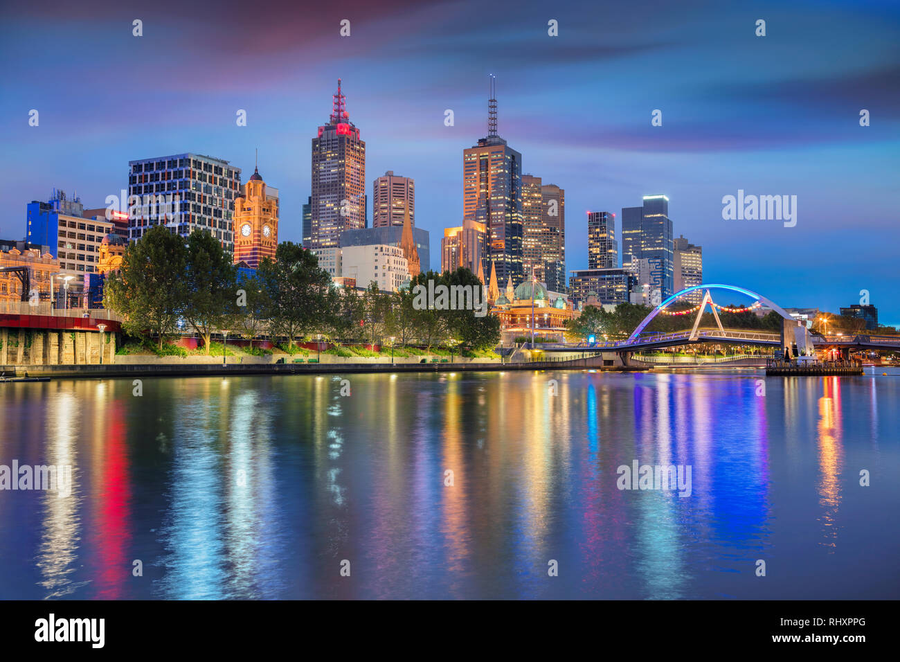 Melbourne. Image paysage urbain de Melbourne, Australie au cours bleu crépuscule heure. Banque D'Images
