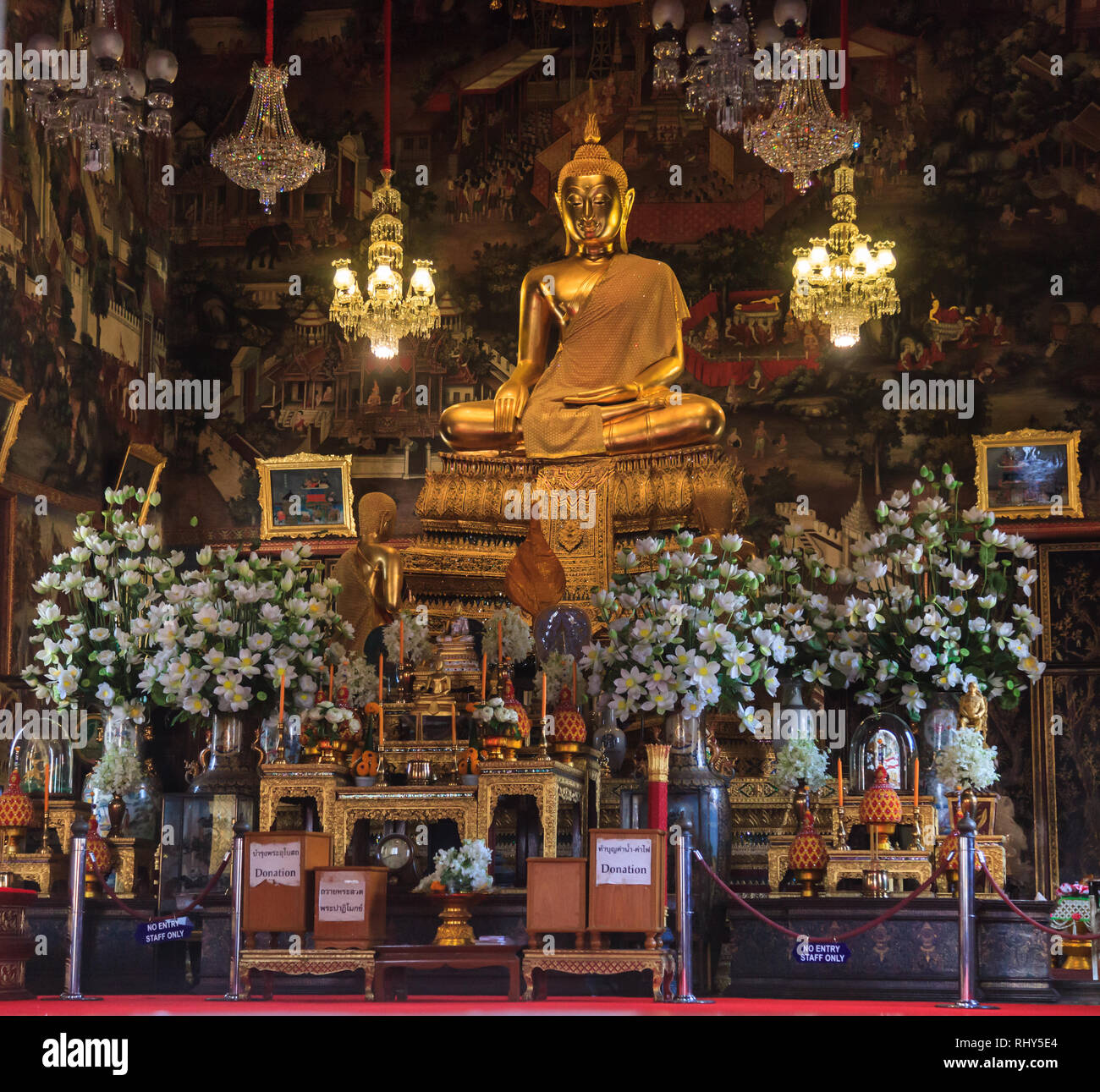 Bangkok, Thaïlande - 6 décembre 2018 : Phraphutthathammisarat Lokkathatdilok, le président statue Bouddha image dans l'attitude de subjuguer Mara ( Banque D'Images