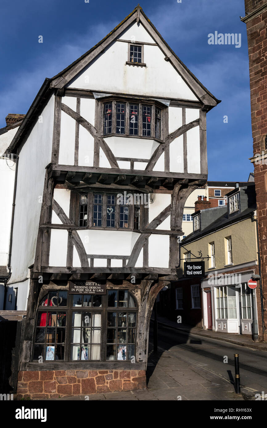 Numéro 16 Edmund Street, ou Chambre de commerce, la Chambre que déplacé,Exeter Exeter,romain porte ouest bâtiment Tudor Tudor,Exeter Exeter, Banque D'Images Numéro 16 Edmund Street, ou Chambre de commerce, la Chambre que déplacé,Exeter Exeter,romain porte ouest bâtiment Tudor Tudor,Exeter Exeter, Banque D'Images