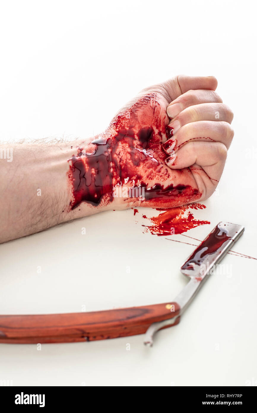 Détails sur poignet sanglant et sale rasoir, concept de suicide Banque D'Images