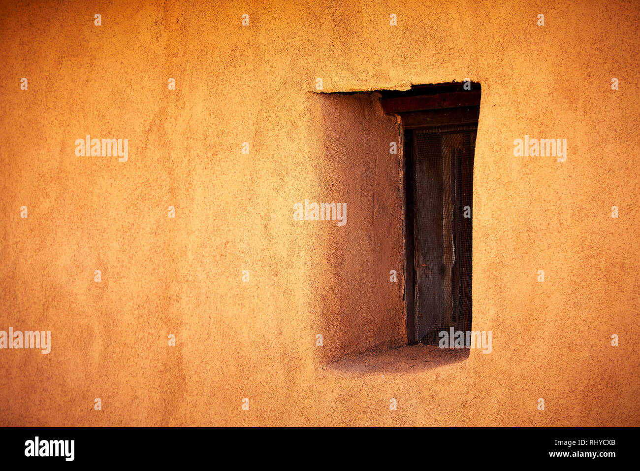 Jaune, ocre et murs d'adobe à Santa Fe, New Mexico, USA Banque D'Images