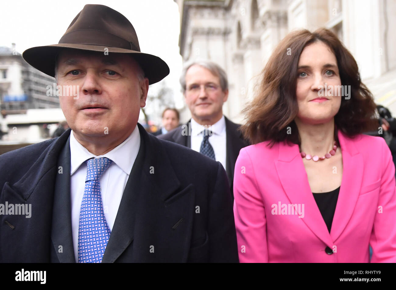(De gauche à droite) Iain Duncan Smith, Owen Paterson et Theresa Villiers arrivent au bureau du Cabinet, à Westminster, Londres d'une réunion du Groupe de travail d'autres arrangements (GTAA) afin d'étudier la faisabilité de la soi-disant Malthouse compromis. Banque D'Images