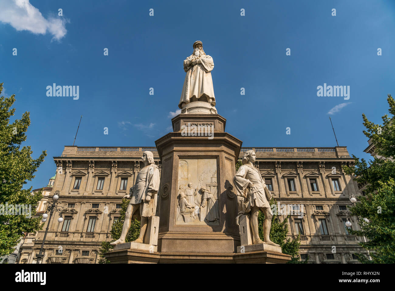 Denkmal für Leonardo da Vinci auf der Piazza della Scala à Milan, Lombardie, Italie | monument de Leonardo da Vinci sur la Piazza della Scala, Mila Banque D'Images