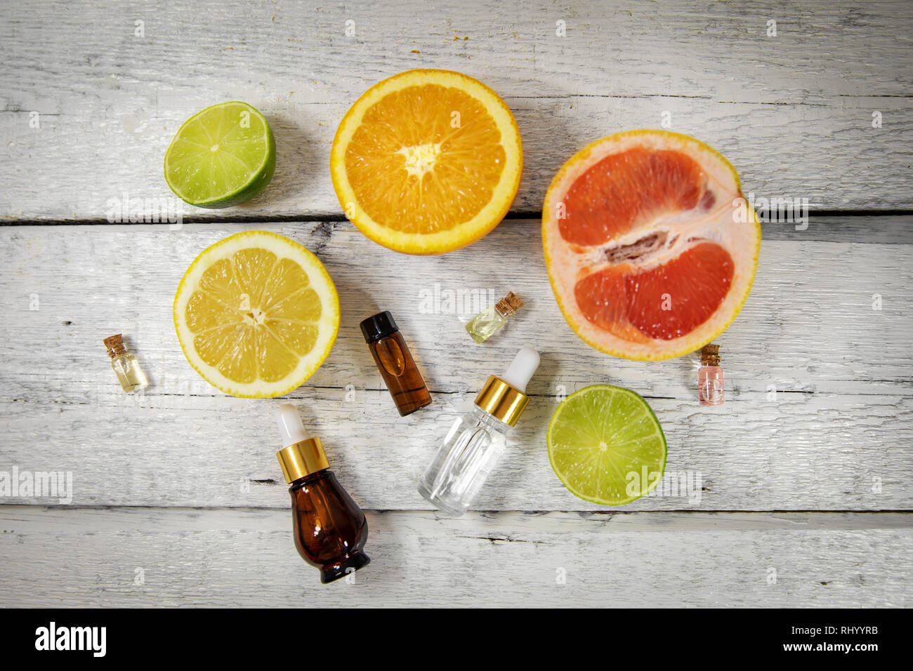 Huiles essentielles d'agrumes biologiques et cosmétiques. Vue de dessus Banque D'Images