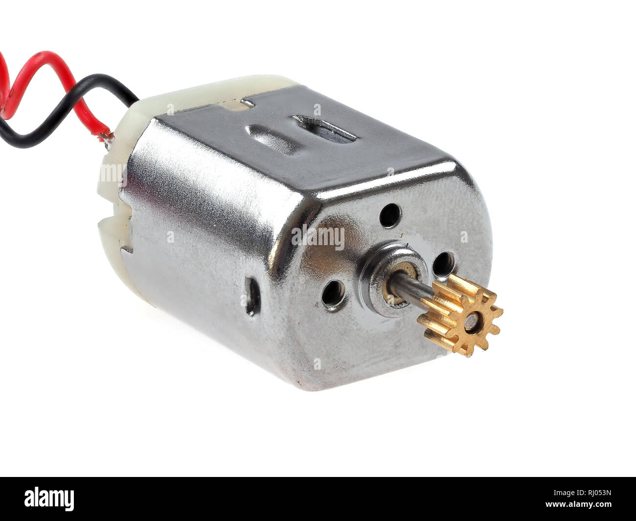 Taille petit moteur à courant continu, avec les fils rouge et noir, isolé sur blanc. Le type de moteur utilisé dans de nombreux projets d'étudiants et de l'électronique. Banque D'Images