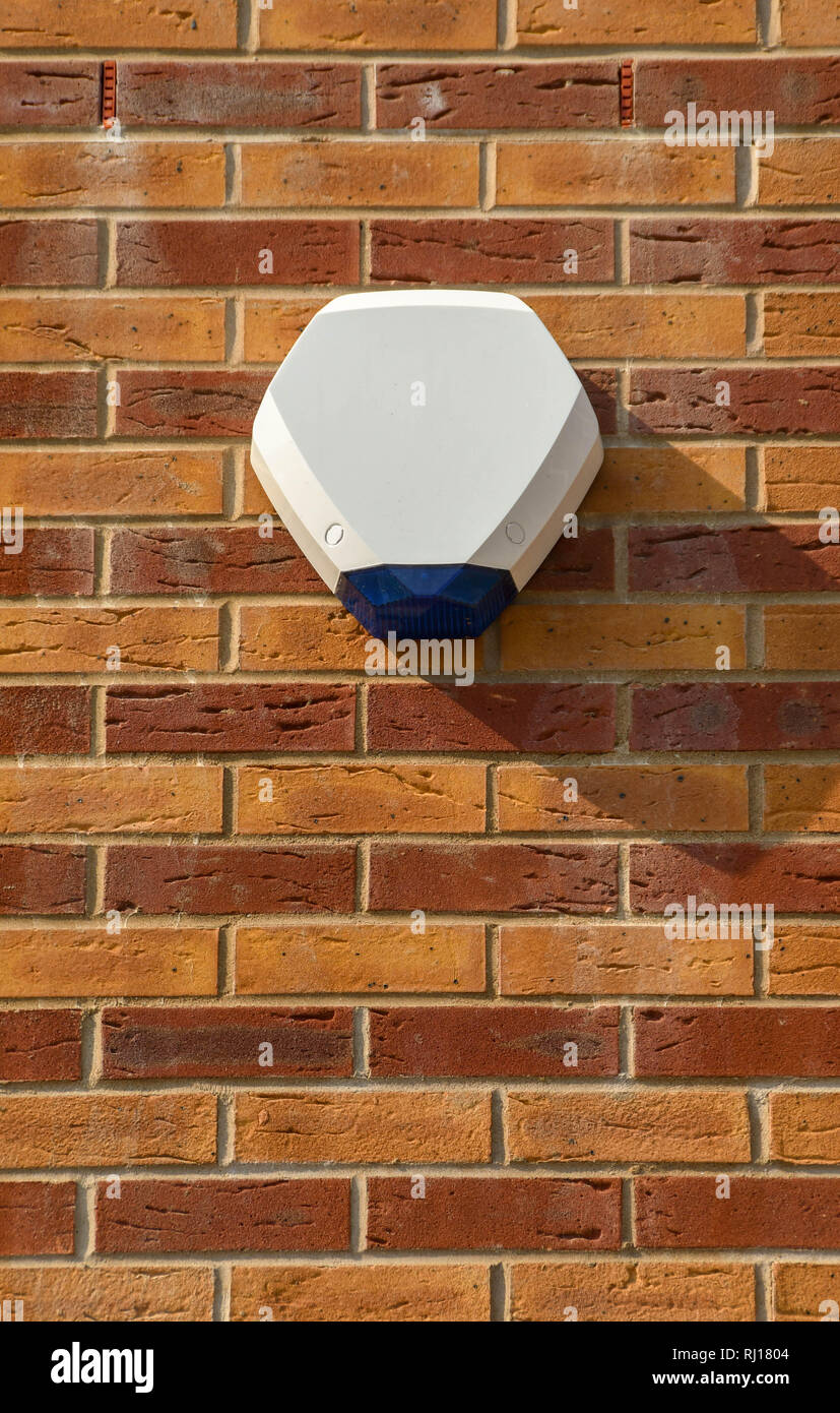 Vue rapprochée de la case Alarme d'un intrus alarme sur le mur extérieur d'une maison Banque D'Images