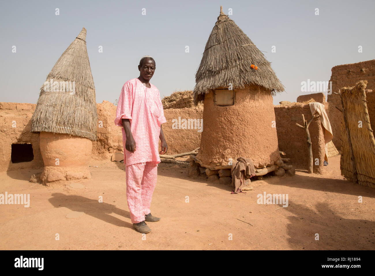 Village de samba, Province de Yako, Burkina Faso, le père de Salamata Zoundi, 61 Ram, Président de l'équipe de nutrition comité. Banque D'Images