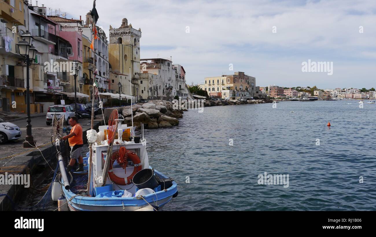 Bateau de pêche, au bord de l'Ischia, Italie Banque D'Images