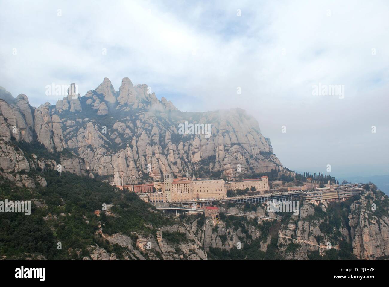 Santa Maria de Montserrat l'abbaye et monastère sur le côté de la "montagne" errated en Catalogne, Espagne Banque D'Images