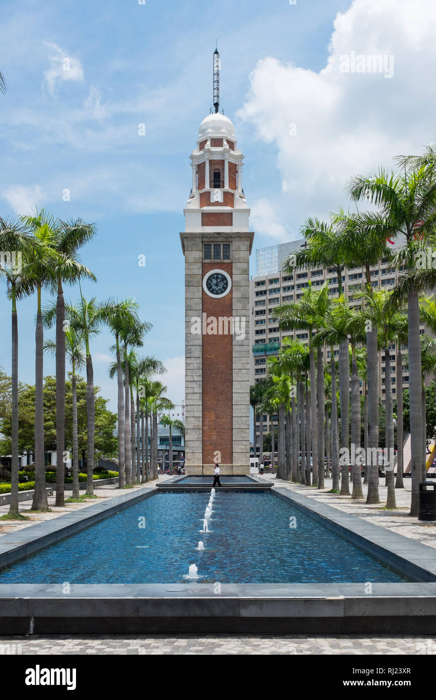 L'ancienne gare de Kowloon Canton tour de l'horloge dans un carré sur le site de l'ancienne gare de Kowloon Banque D'Images