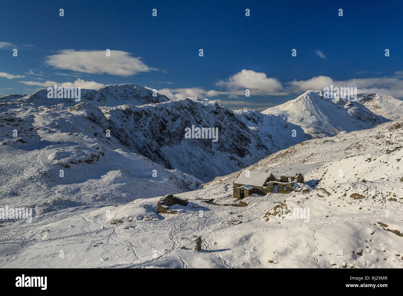 Dubs Bothy et Haystack, dans la neige, Cumbria, Angleterre Banque D'Images