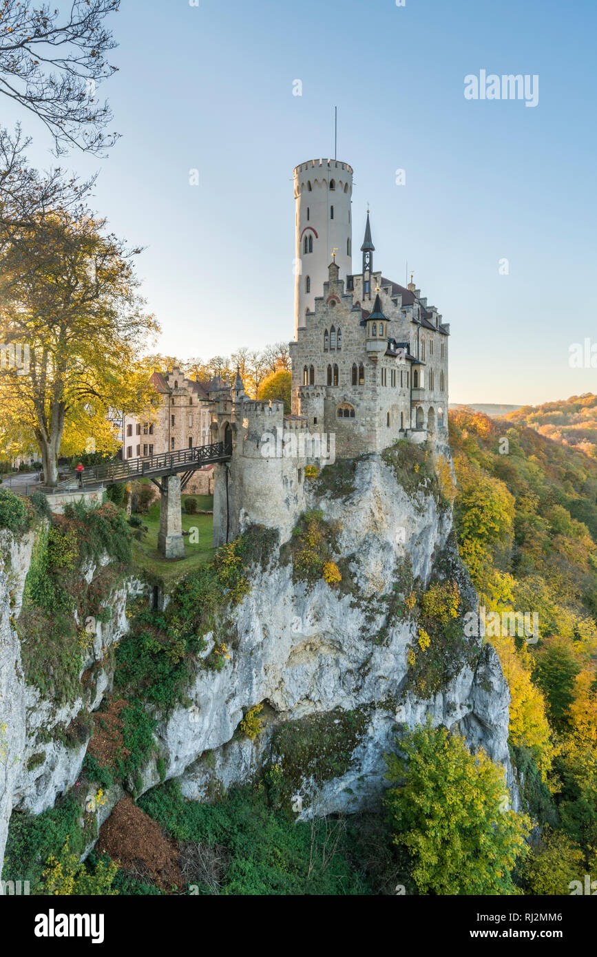 Château de Lichtenstein en automne. Lichtenstein, Bade-Wurtemberg, Allemagne Banque D'Images