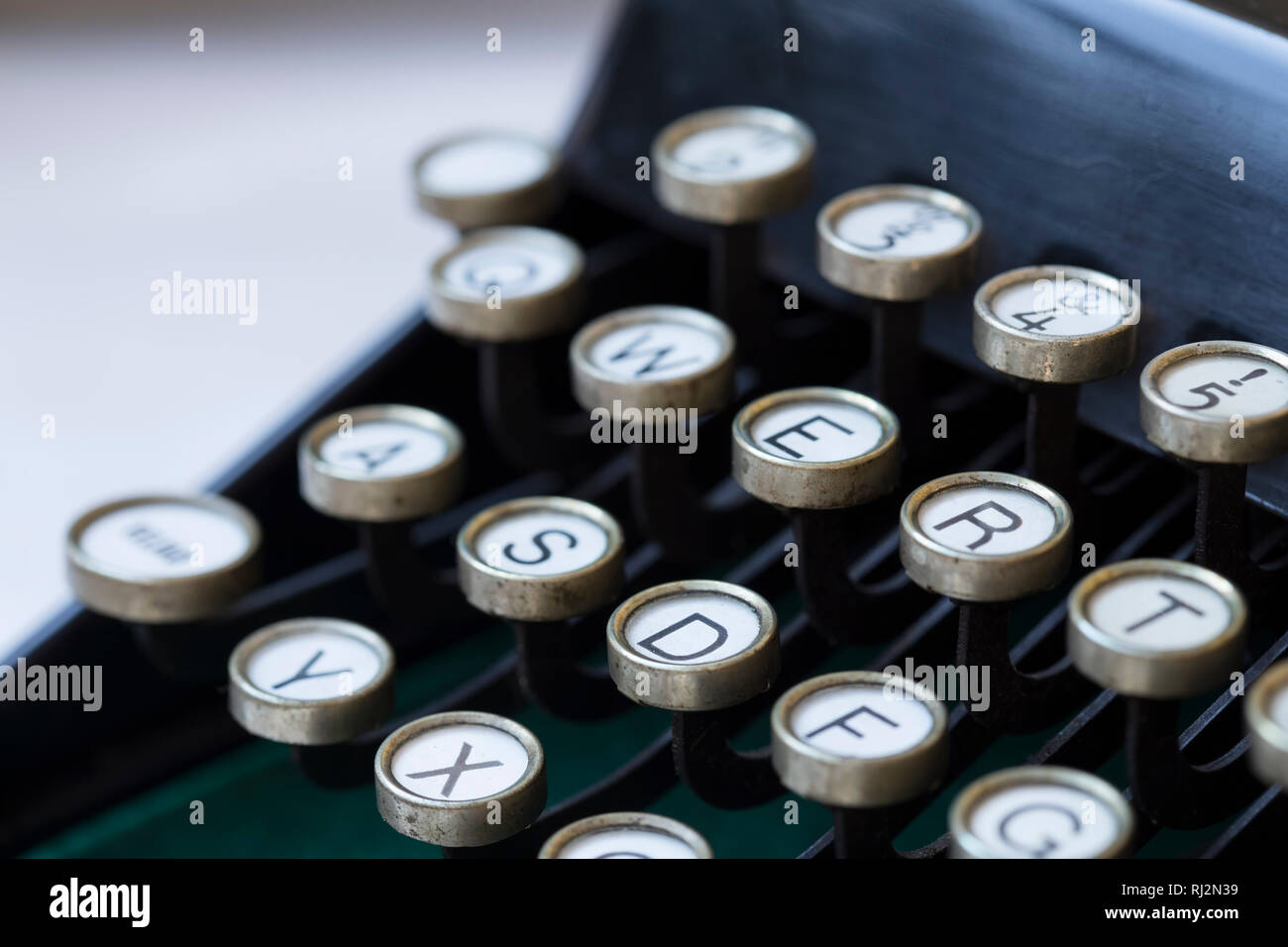 Près d'une antique machine à écrire Banque D'Images