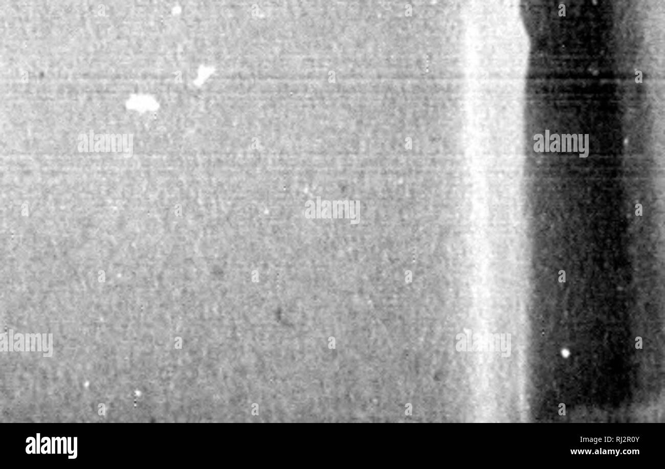 . Les poissons du Paléozoïque de l'Amérique du Nord [microforme]. La paléontologie ; poissons, les combustibles ; paléontologie ; poissons fossiles. Poissons du Dévonien. 51 Un sur le milieu de la marge extérieure et une près de l'ex- tremity antérieure. Surface intérieure de l'^ montre une dent prominent ridge fonctionnant jusqu'à la face antérieure du point. Tin's Tooth est évidemment équipé de trituration au lieu de couper, et ressemble dans sa forme générale. frangem Corniferous, du calcaire. Il est, cependant, beaucoup plus petites et plus minces, et les tubercules de la partie supérieure de sur- face sont situés différemment de ceux de l'espèce. Banque D'Images