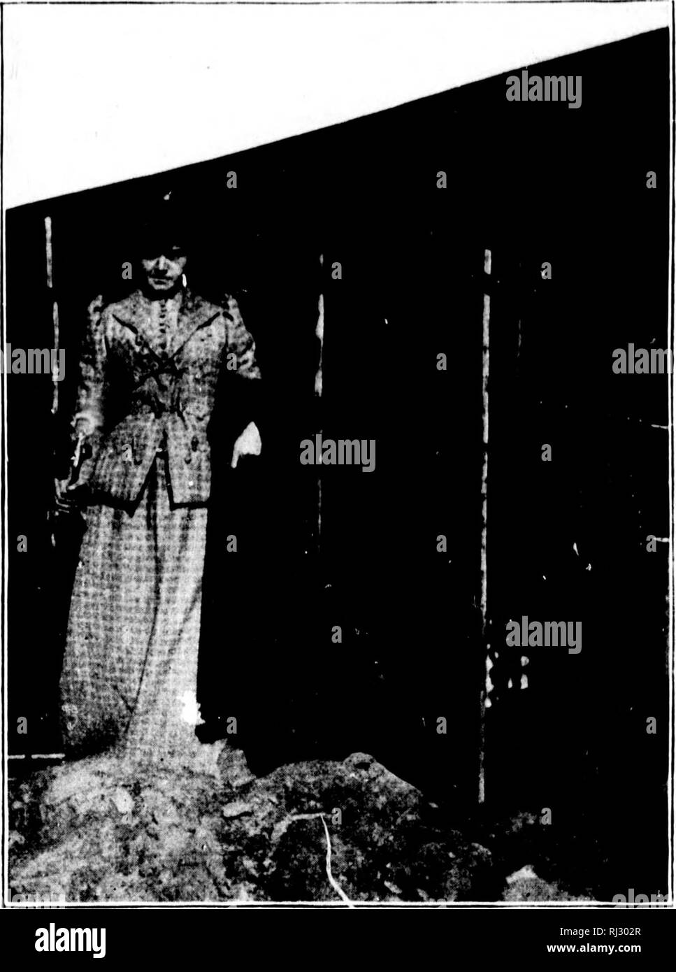 . Vers le nord au "great ice" [microforme] : un récit de vie et de travail le long des rives et à l'intérieur de la banquise du Groenland du nord dans les années 1886 et 1891-1897 : avec une description de la petite tribu d'Smith-Sound les Esquimaux, le plus septentrional des êtres humains dans le monde, et d'un compte de la découverte et de la ramener à la maison Saviksue » » ou grand Cape-York météorites. Expéditions scientifiques, Expéditions scientifiques. Pour Scrch crhocff Iloiiicwartl V'-Voyage 4'5 a rencontré son untinu'ly fin entend maintenant tlic nom de Verhoeff.' Il est inutile de dire que tliis acciden qu Banque D'Images