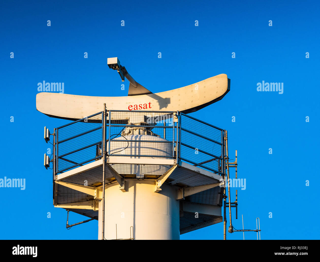 Easat le radar de marine à l'entrée du port de Felixstowe dans le Suffolk, UK. Felixstowe est l'UKs conteneur principal port d'expédition. Banque D'Images