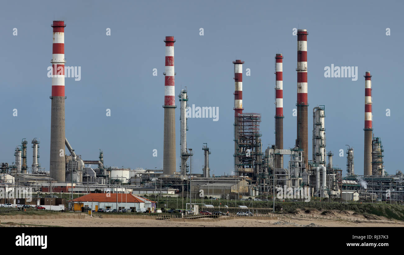 Panorama détaillé des raffineries de pétrole Banque D'Images