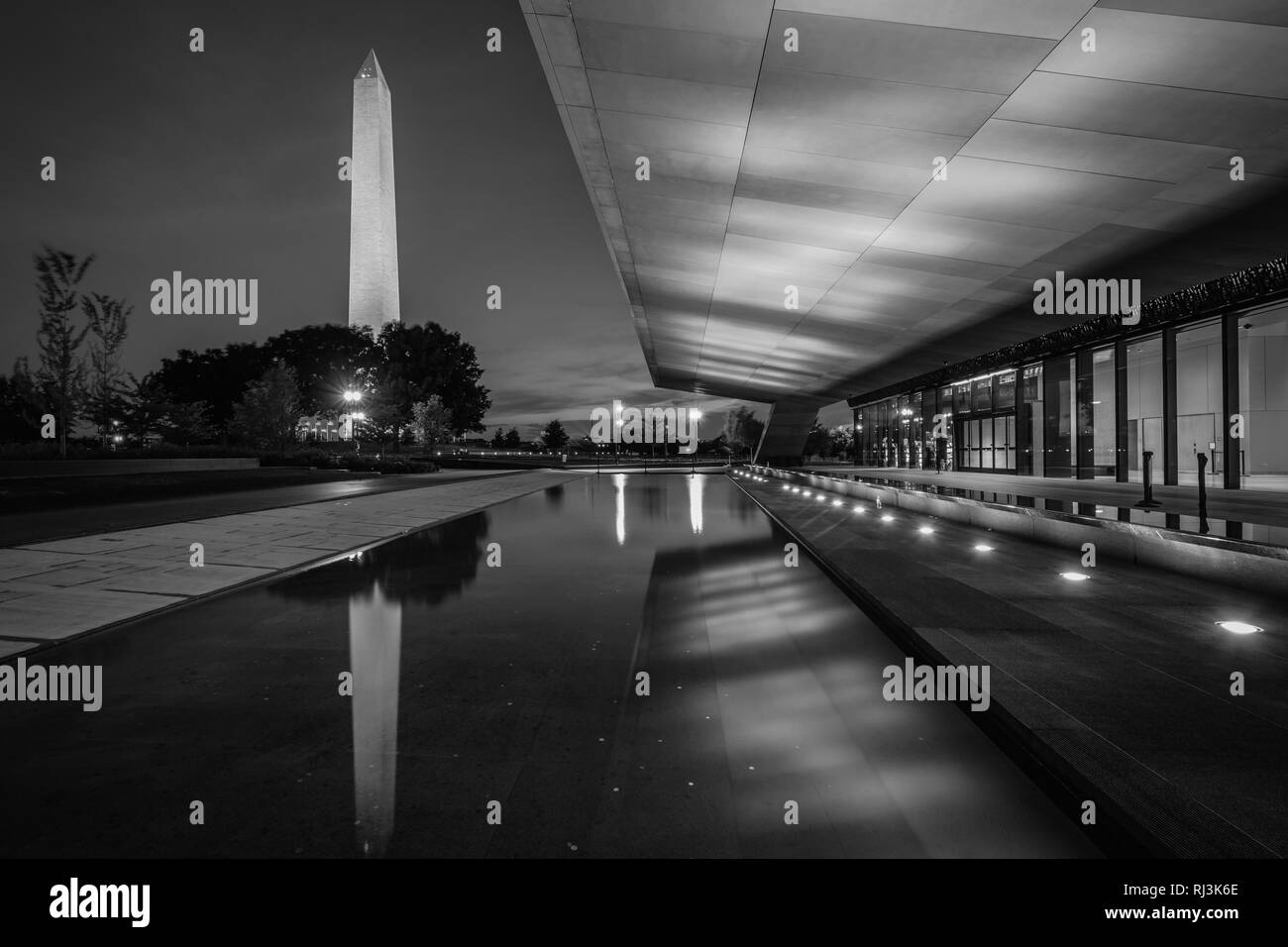 Le National Museum of African American History and Culture de nuit, à Washington, DC. Banque D'Images