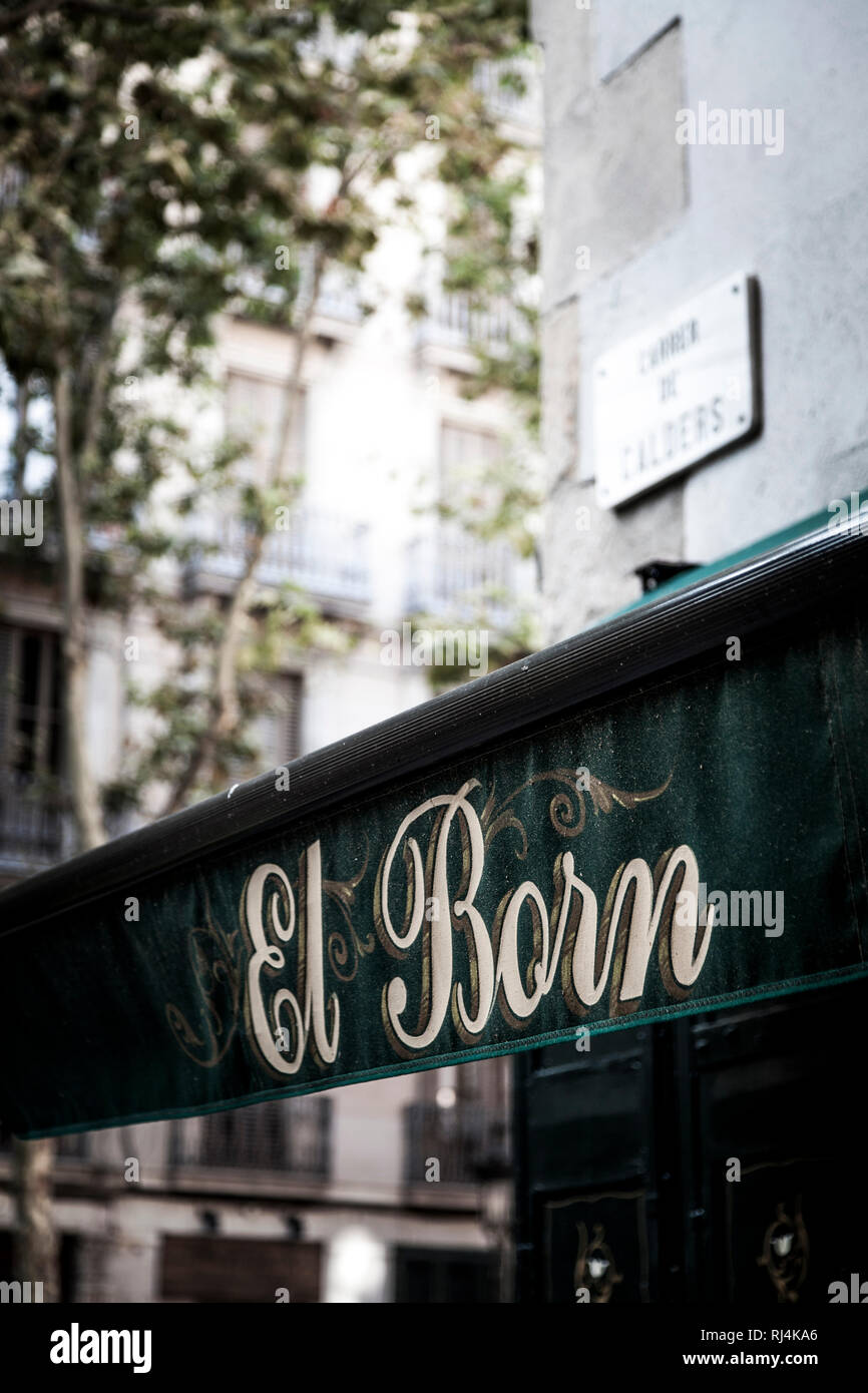 La boutique sign dans le quartier du Born à Barcelone, Catalogne, Espagne Banque D'Images