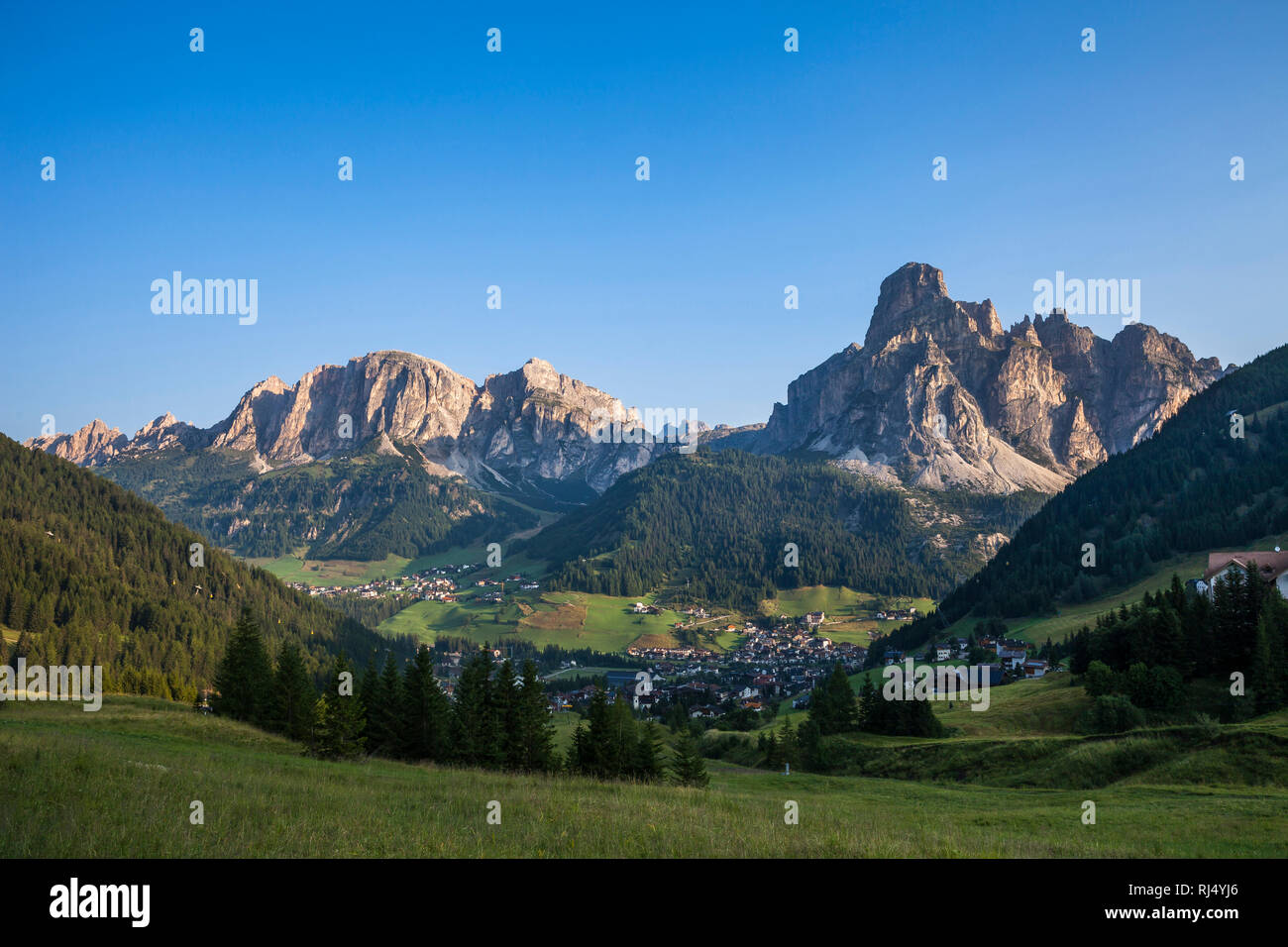 Corvara, hinten der Ciampac Sas und der Sassongher, Dolomiten, S ?dtirol, Italien, Europa, Banque D'Images