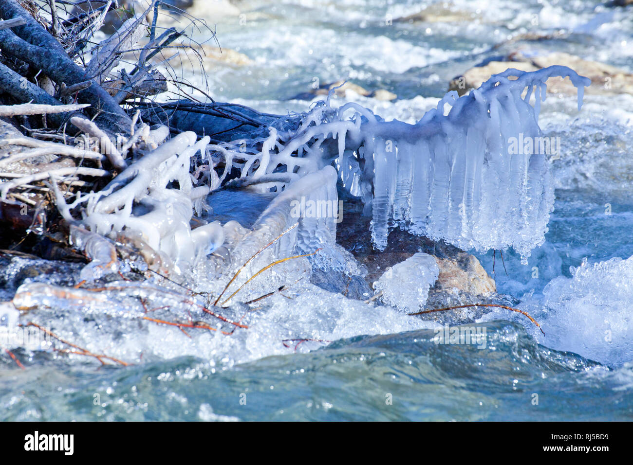 Eisformen Gebirgsfluß natürliche im Banque D'Images