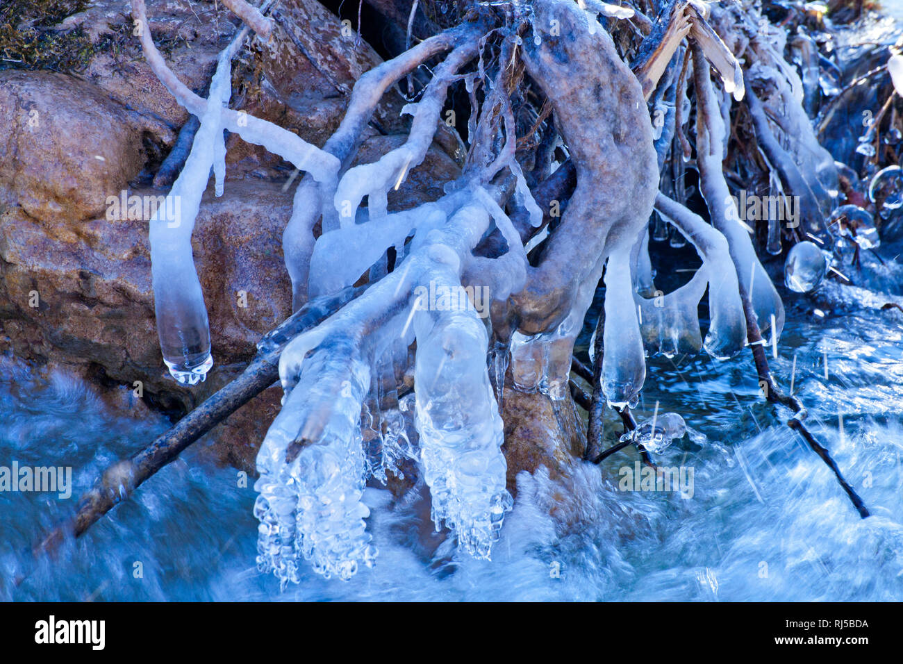 Eisformen Gebirgsfluß natürliche im Banque D'Images