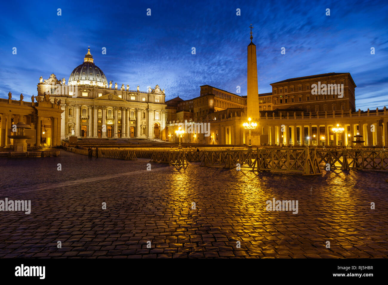 Europa, Italie, Latium, Rom, Vatikan, dans der Abenddämmerung auf dem Petersplatz, Banque D'Images
