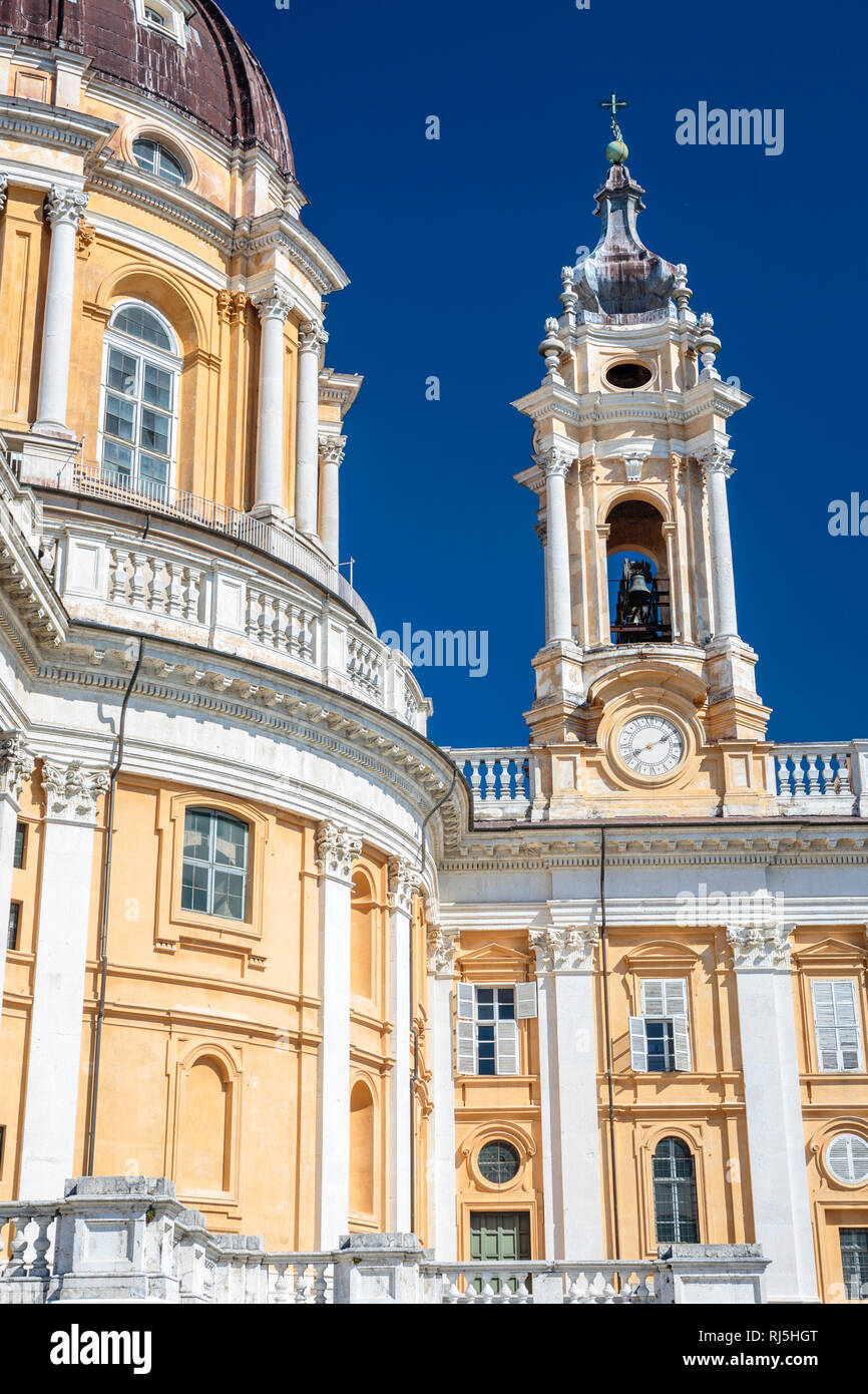 Europa, Italie, Piémont, Turin. Der Rechte der Glockenturm Wallfahrtskirche de Superga (erbaut 1716-1731) Banque D'Images