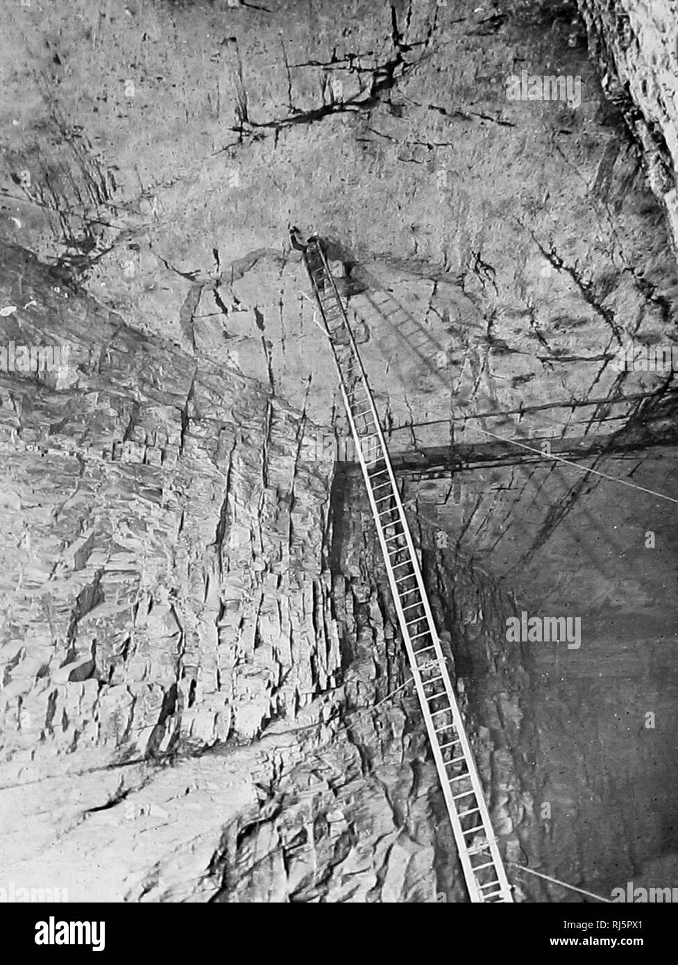 L'inspection de la toiture, l'ardoise de l'exploitation minière, au Pays de Galles Banque D'Images
