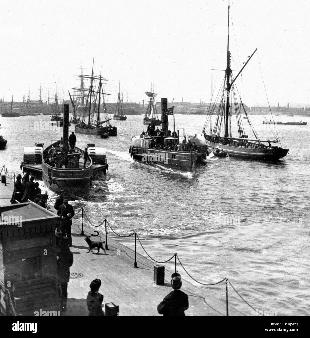 Bateau à aubes, Greenwich Pier, Tamise, Londres Banque D'Images