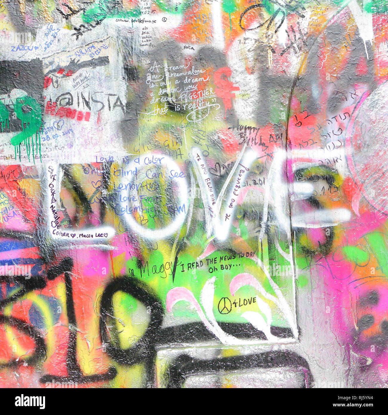 Prague, République tchèque. Mala Strana. John Lennon Wall en Velkoprevorske namesti (place) Banque D'Images