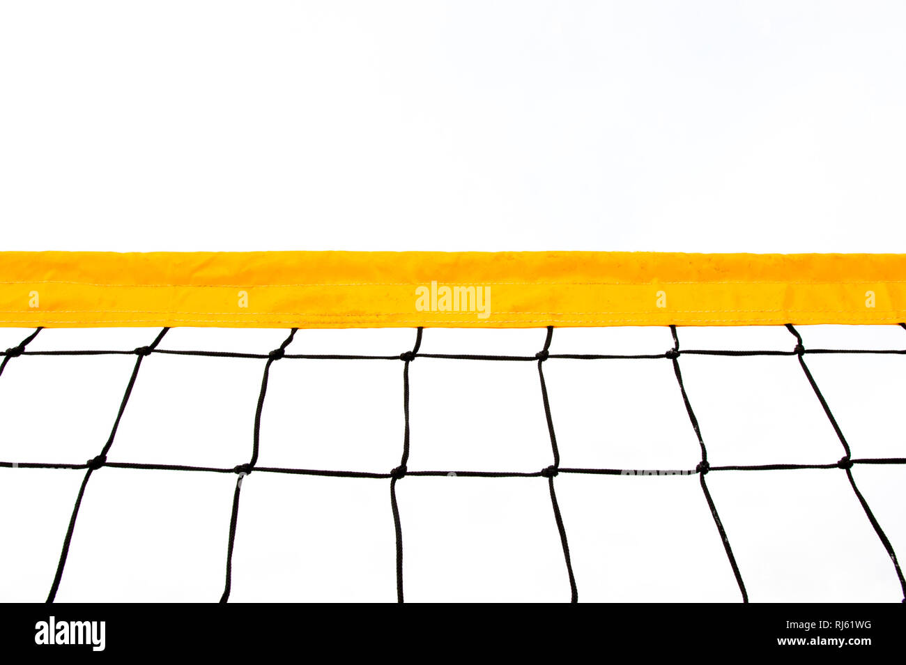 Sport net sur fond blanc. Filet de volley-ball. Banque D'Images