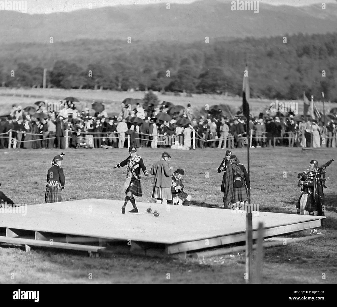 Highland dancing at a les Jeux des Highlands, Ecosse Banque D'Images